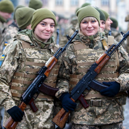За недотримання правил військового обліку жінкам загрожують штрафи від 17 тис. до 25,5 тис. грн.