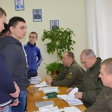 Міноборони України попереджає чоловіків про можливість оголошення у розшук після 16 липня за неоновлені дані.