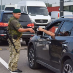 З 17 липня чоловіки від 18 до 60 років повинні пред'являти військово-облікові документи на кордоні.