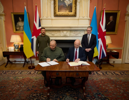 Міністр оборони України та представники уряду Великої Британії підписують важливу угоду про оборонну підтримку на суму 2 млрд фунтів стерлінгів.