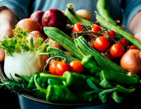 Через дефіцит тепличних овочів українці платять у 2,5 раза більше, ніж торік.