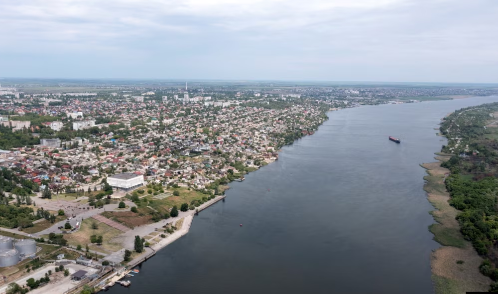 Через відключення електроенергії на лівобережжі Херсонщини, ціла низка населених пунктів опинилася без світла.