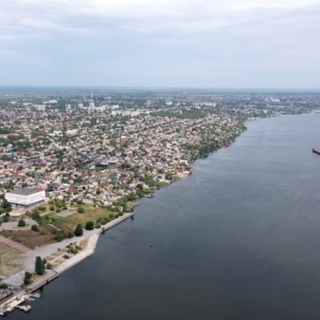 Через відключення електроенергії на лівобережжі Херсонщини, ціла низка населених пунктів опинилася без світла.