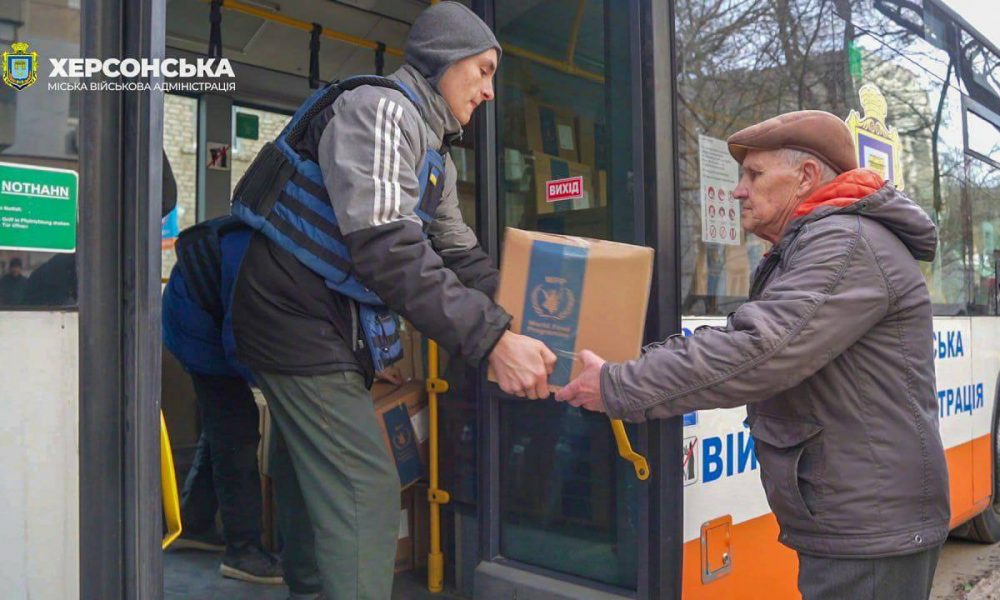 Благодійна організація Десяте квітня постійно допомагає Херсонській громаді.