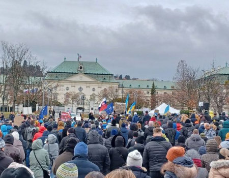 У столиці Словаччини пройшов мітинг «Досить росії» на підтримку суверенітету країни.