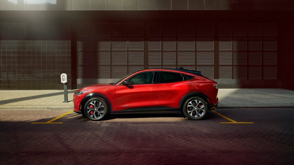 Ford Mustang Mach-E vs. традиційні електрокари: у чому перевага?