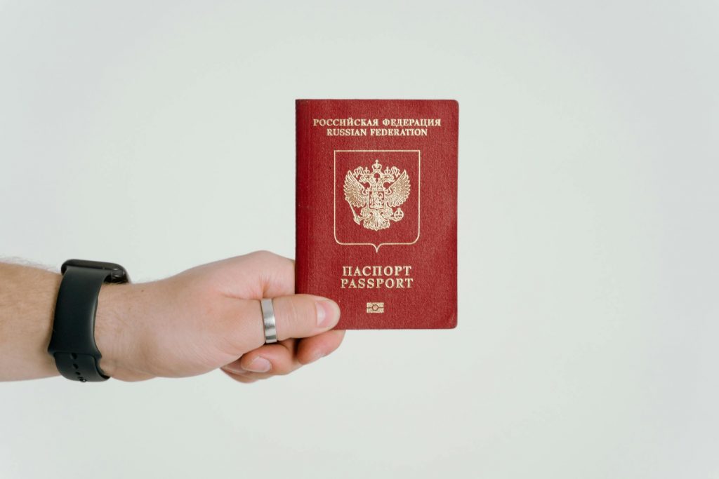 Псевдо влада на Херсонщині змушує студентів агітувати за паспорти РФ Паспорт РФ