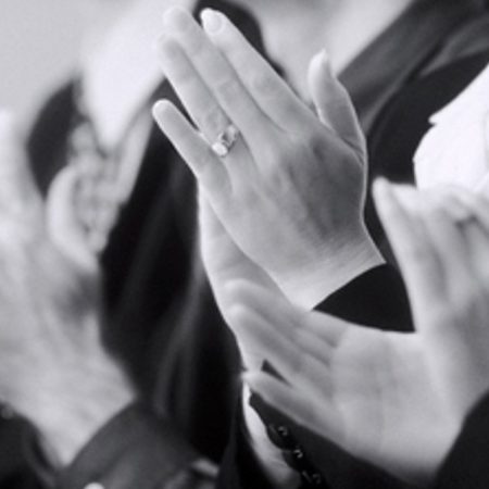 Чому ми плескаємо в долоні