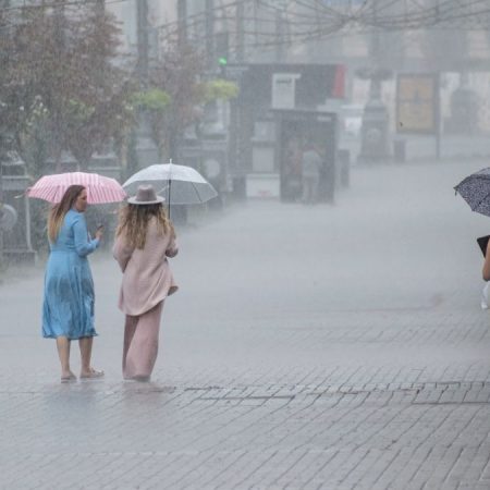 У червні очікуються грози, дощі та поступове потепління