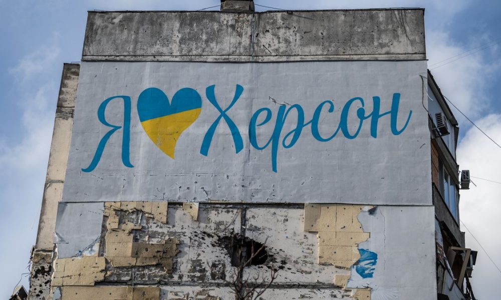 Росіяни обстріляли дитячий садок у Херсоні — є постраждала