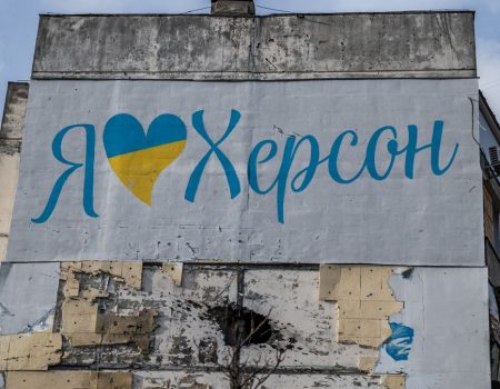 Росіяни обстріляли дитячий садок у Херсоні — є постраждала