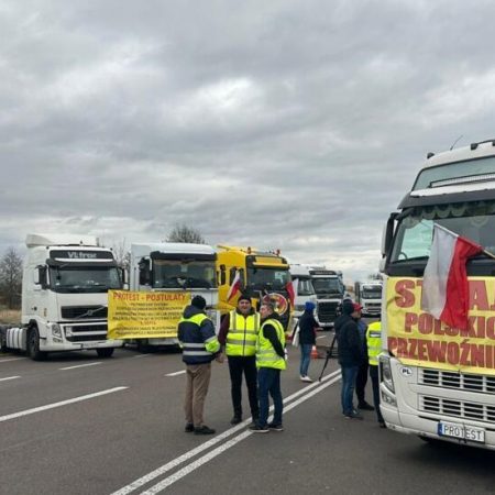Польські перевізники знову готуються блокувати кордон із Україною