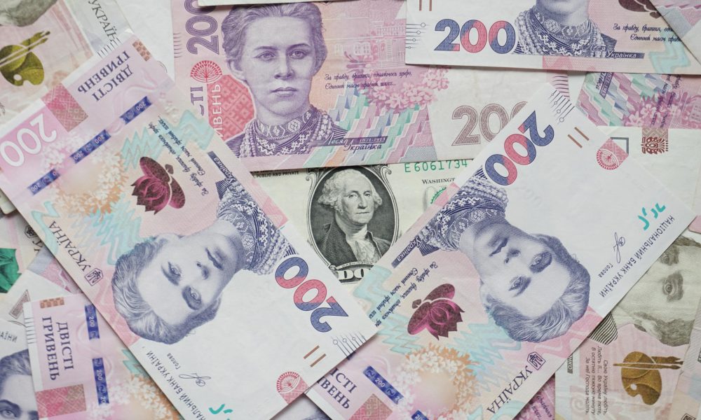 Україна може відмовитись від долара на користь євро