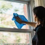 Очищення вікон без розводів: бюджетні засоби, які є в кожного