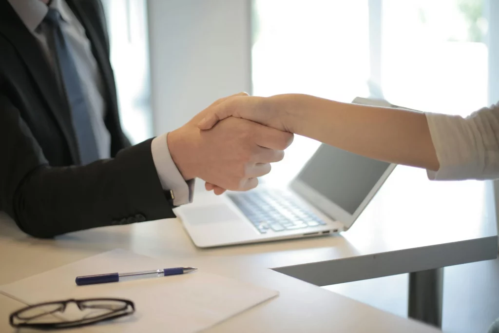 Українські роботодавці масово шукають працівників без досвіду: відкрито понад 100 вакансій Українські роботодавці масово шукають працівників без досвіду: відкрито понад 100 вакансій