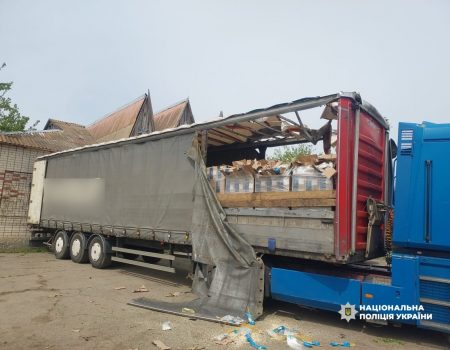Росіяни атакували гуманітарну вантажівку та житлові райони на Херсонщині