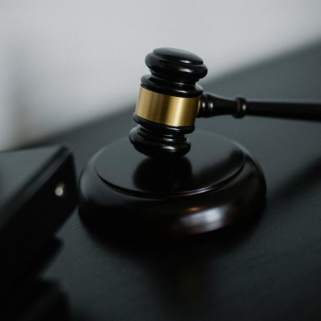 У Херсоні судитимуть працівницю фейкового “управління праці” за колабораціонізм