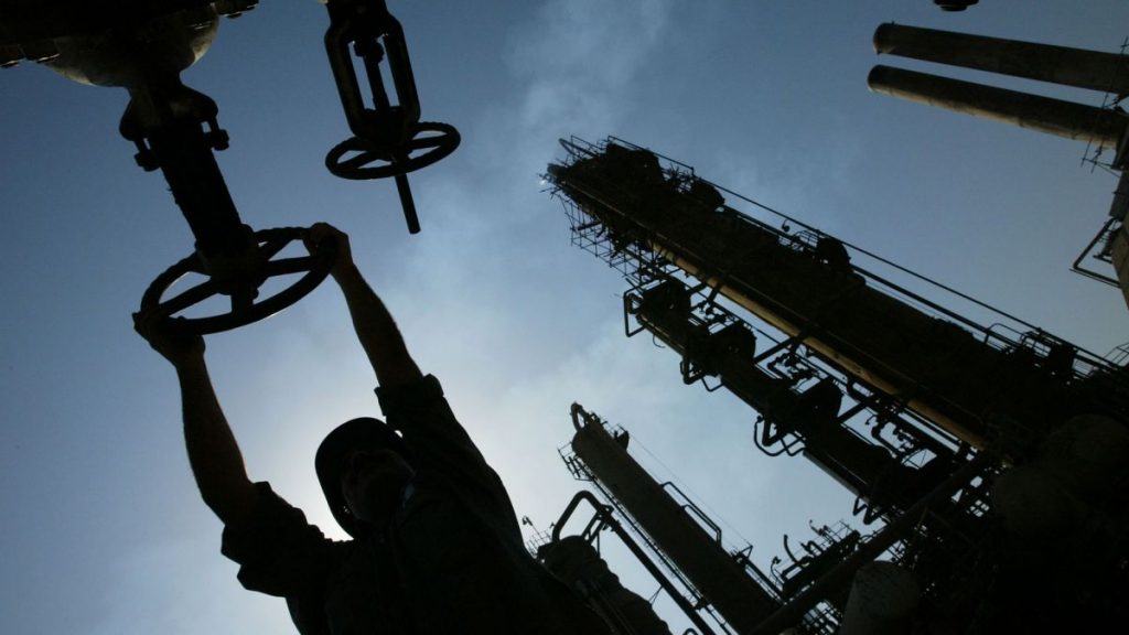 Доходи Росії від експорту нафти впали до мінімуму за два роки Доходи Росії від експорту нафти впали до мінімуму за два роки