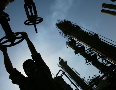 Доходи Росії від експорту нафти впали до мінімуму за два роки