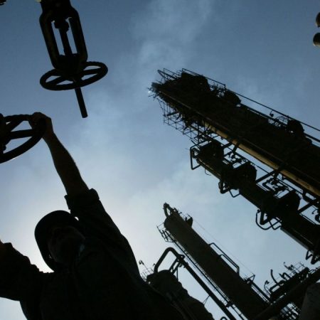 Доходи Росії від експорту нафти впали до мінімуму за два роки