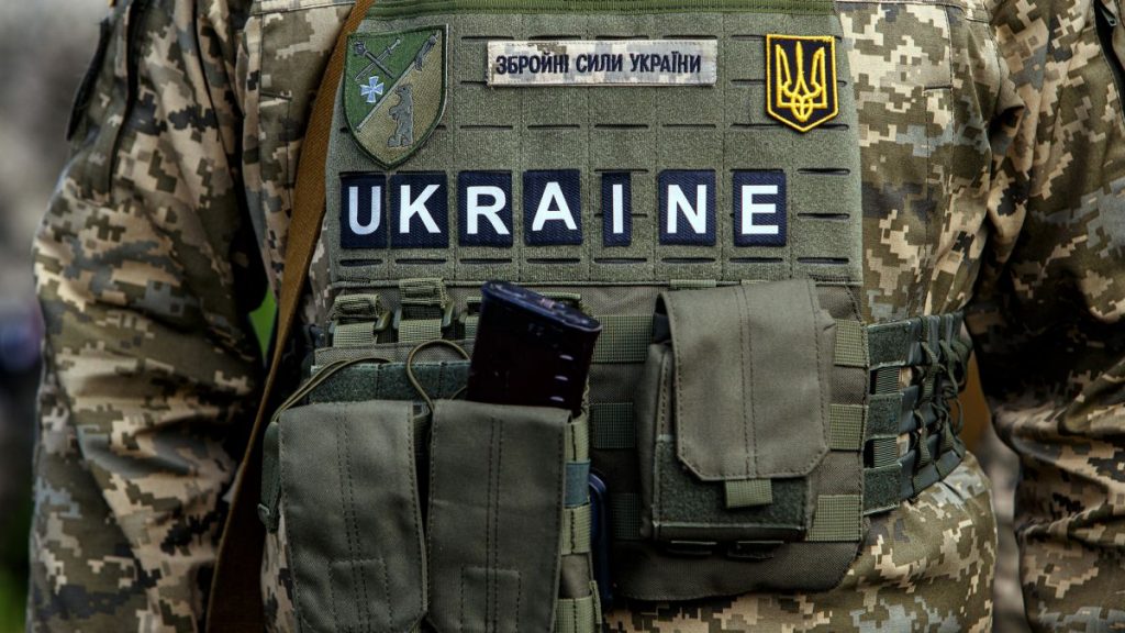 Україна самостійно забезпечує армію майже наполовину