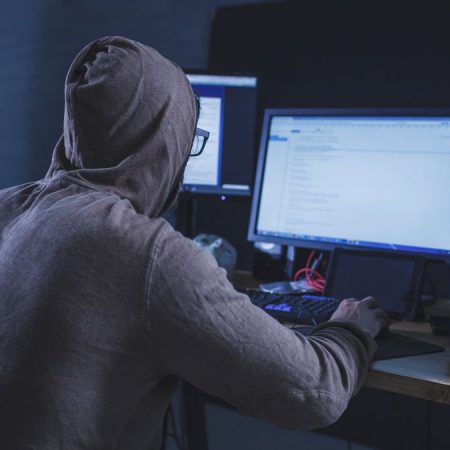 Китайці зламали Viasat – компанію, яка забезпечує інтернет для армій і урядів світу