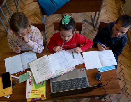 Як діти з Херсонщини навчались у змішаному форматі
