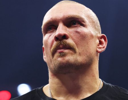 Усик відповів, чи планує йти в політику після завершення кар'єри