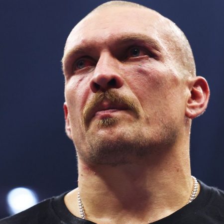 Усик відповів, чи планує йти в політику після завершення кар'єри