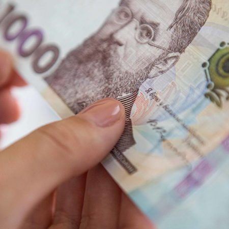 У Херсоні посадовиць підозрюють у розтраті 4 мільйонів на фіктивні премії