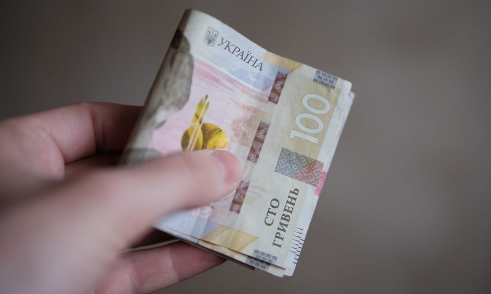 Мінімальнау зарплату можуть підвищити вже з липня: Рада розглядає законопроєкт