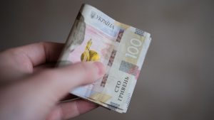 Мінімальнау зарплату можуть підвищити вже з липня: Рада розглядає законопроєкт