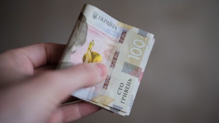 Мінімальнау зарплату можуть підвищити вже з липня: Рада розглядає законопроєкт