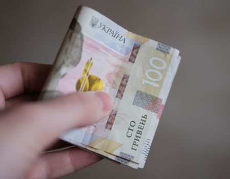 Мінімальнау зарплату можуть підвищити вже з липня: Рада розглядає законопроєкт