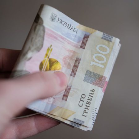 Мінімальнау зарплату можуть підвищити вже з липня: Рада розглядає законопроєкт