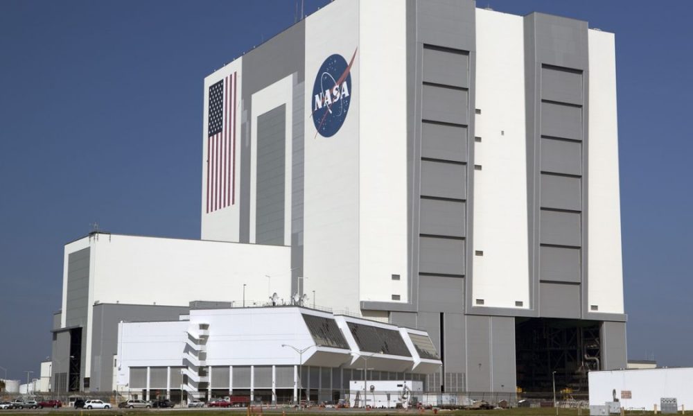 NASA збудує радіотелескоп на зворотному боці Місяця для дослідження найдавніших сигналів Всесвіту