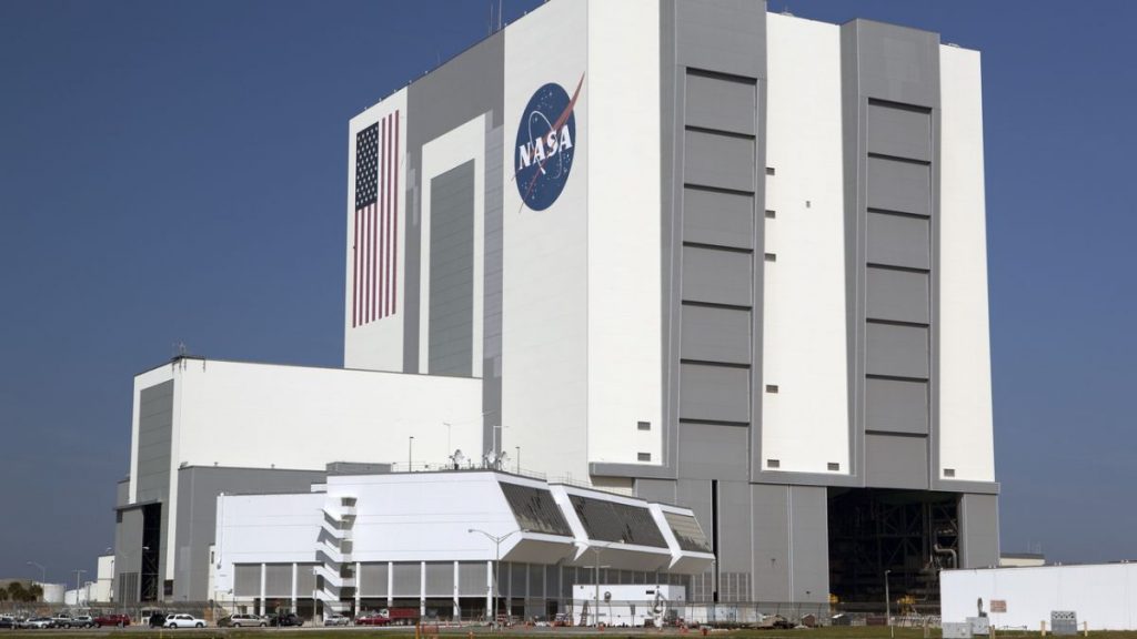 NASA збудує радіотелескоп на зворотному боці Місяця для дослідження найдавніших сигналів Всесвіту NASA збудує радіотелескоп на зворотному боці Місяця для дослідження найдавніших сигналів Всесвіту