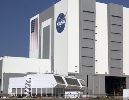 NASA збудує радіотелескоп на зворотному боці Місяця для дослідження найдавніших сигналів Всесвіту