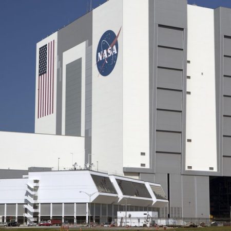 NASA збудує радіотелескоп на зворотному боці Місяця для дослідження найдавніших сигналів Всесвіту