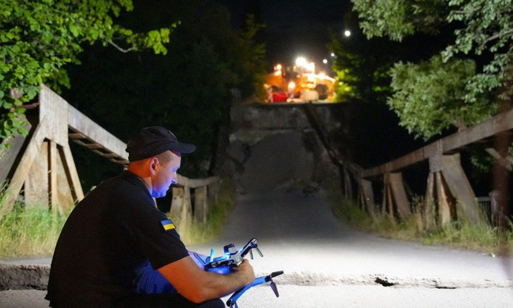 На Закарпатті обвалився міст на трасі державного значення