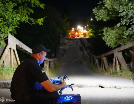 На Закарпатті обвалився міст на трасі державного значення