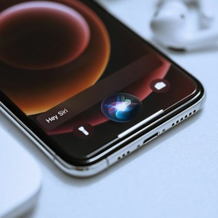 Оновлення Siri від Apple перенесено до 2026 року