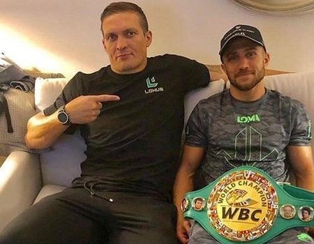 Усик відреагував на завершення кар’єри Ломаченка