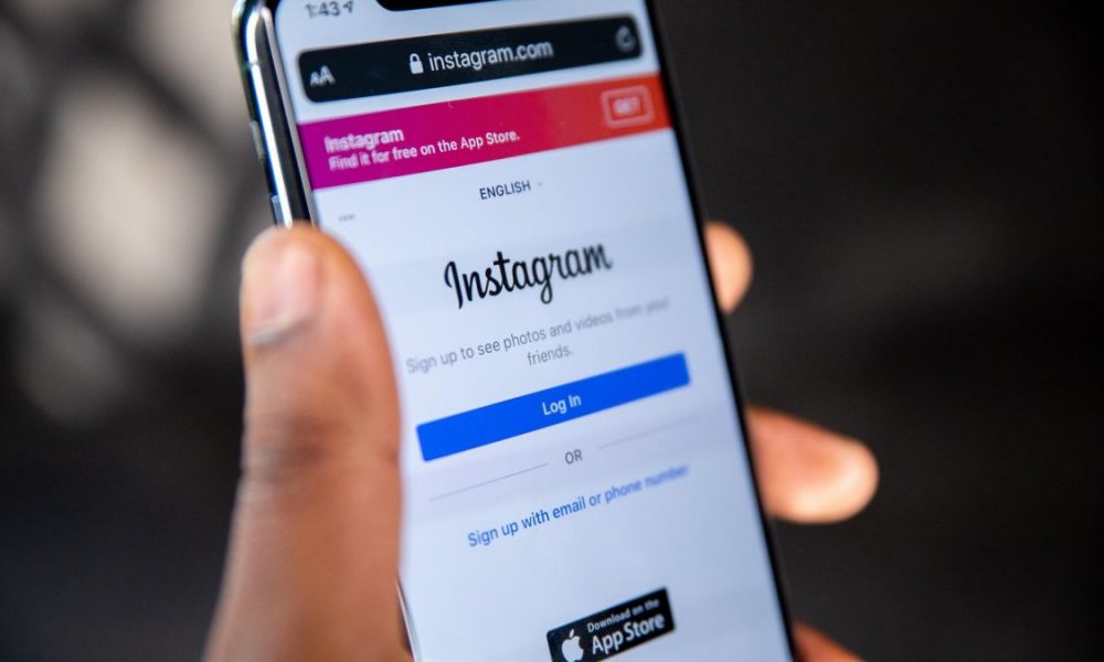 Instagram додає нові функції: зміна порядку постів і музика зі Spotify