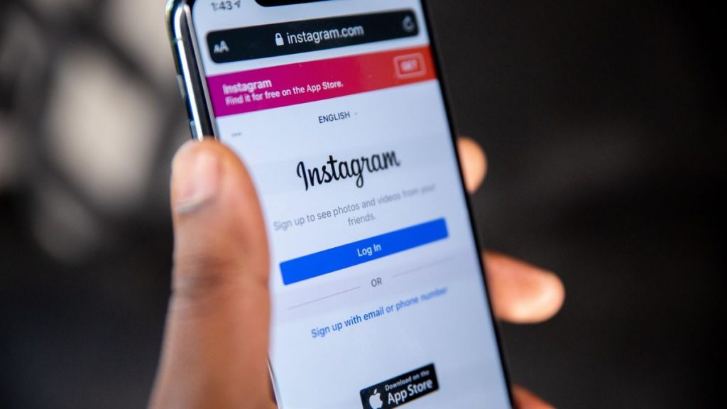 Instagram додає нові функції: зміна порядку постів і музика зі Spotify