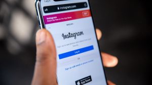 Instagram додає нові функції: зміна порядку постів і музика зі Spotify