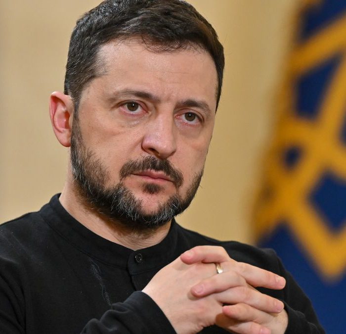 Зеленський заявив що готовий залишити пост президента, але цього хоче народ Зеленський заявив що готовий залишити пост президента, але цього не хоче народ