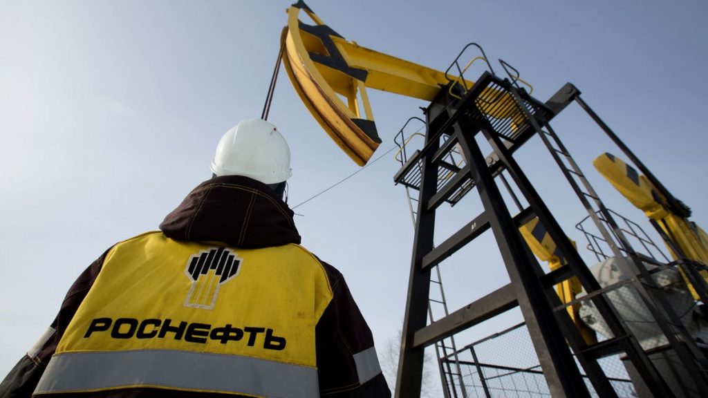 Україна готує санкції проти країн, які купують російську нафту Україна готує санкції проти країн, які купують російську нафту