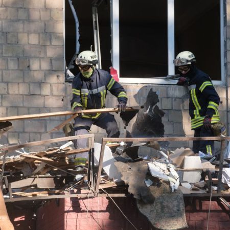 Російські дрони та артилерія обстріляли Херсон: п’ятеро постраждалих
