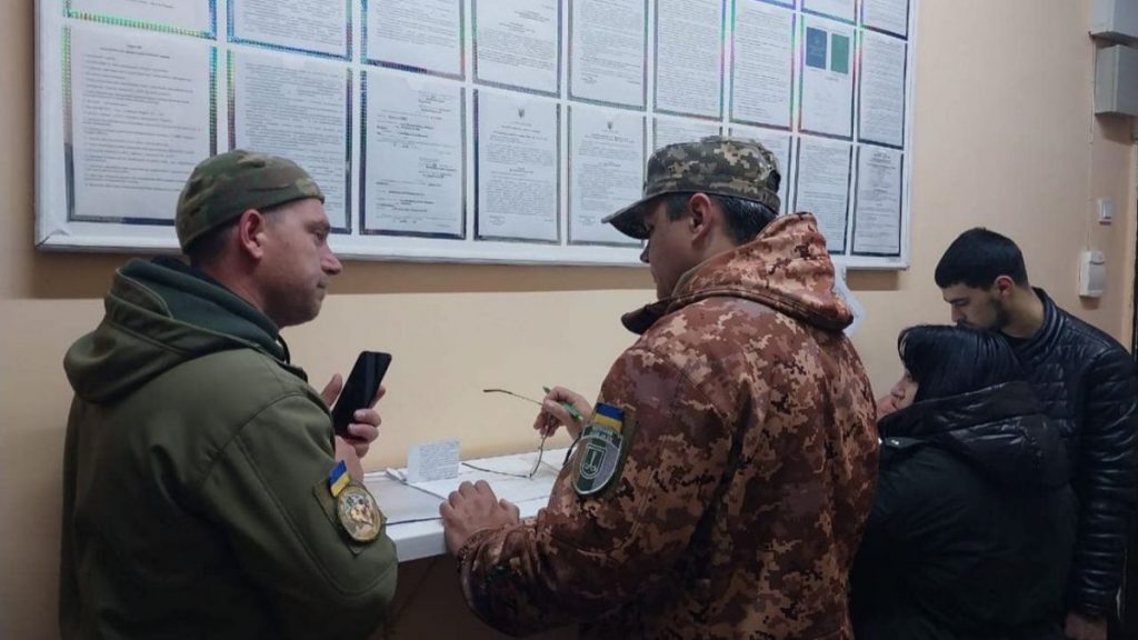 17-річні українці мають зареєструватися у військкоматі до кінця липня